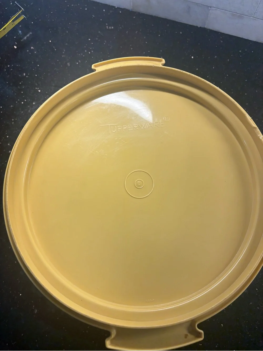 Tupperware cake carrier